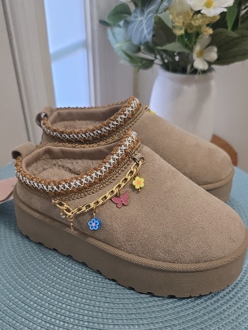 OLIVIA & KATE Brand Girl's Tan Suede Slip-On Platform Mules Size 13
